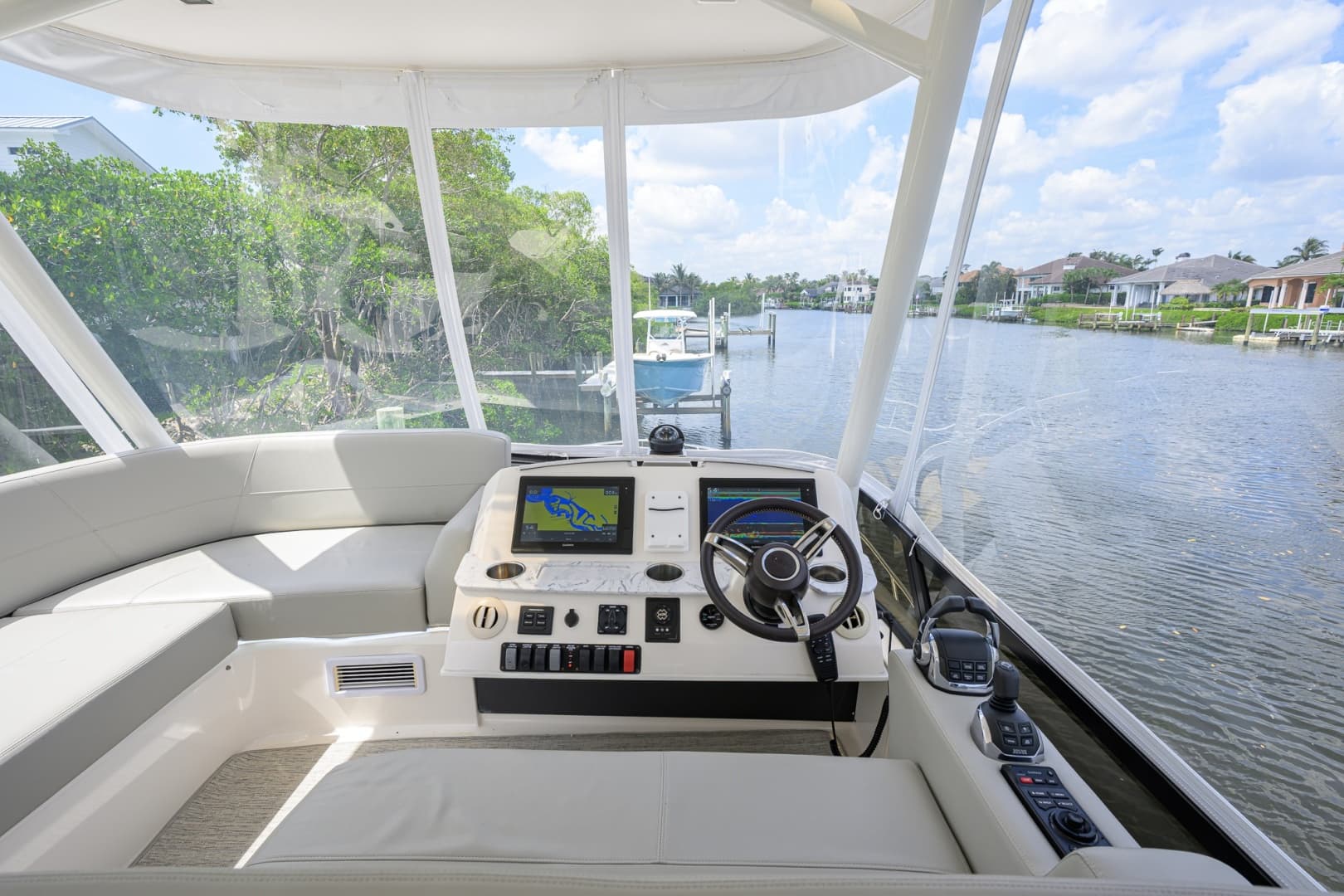 Tiara 44 Daybreak - Exterior Flybridge