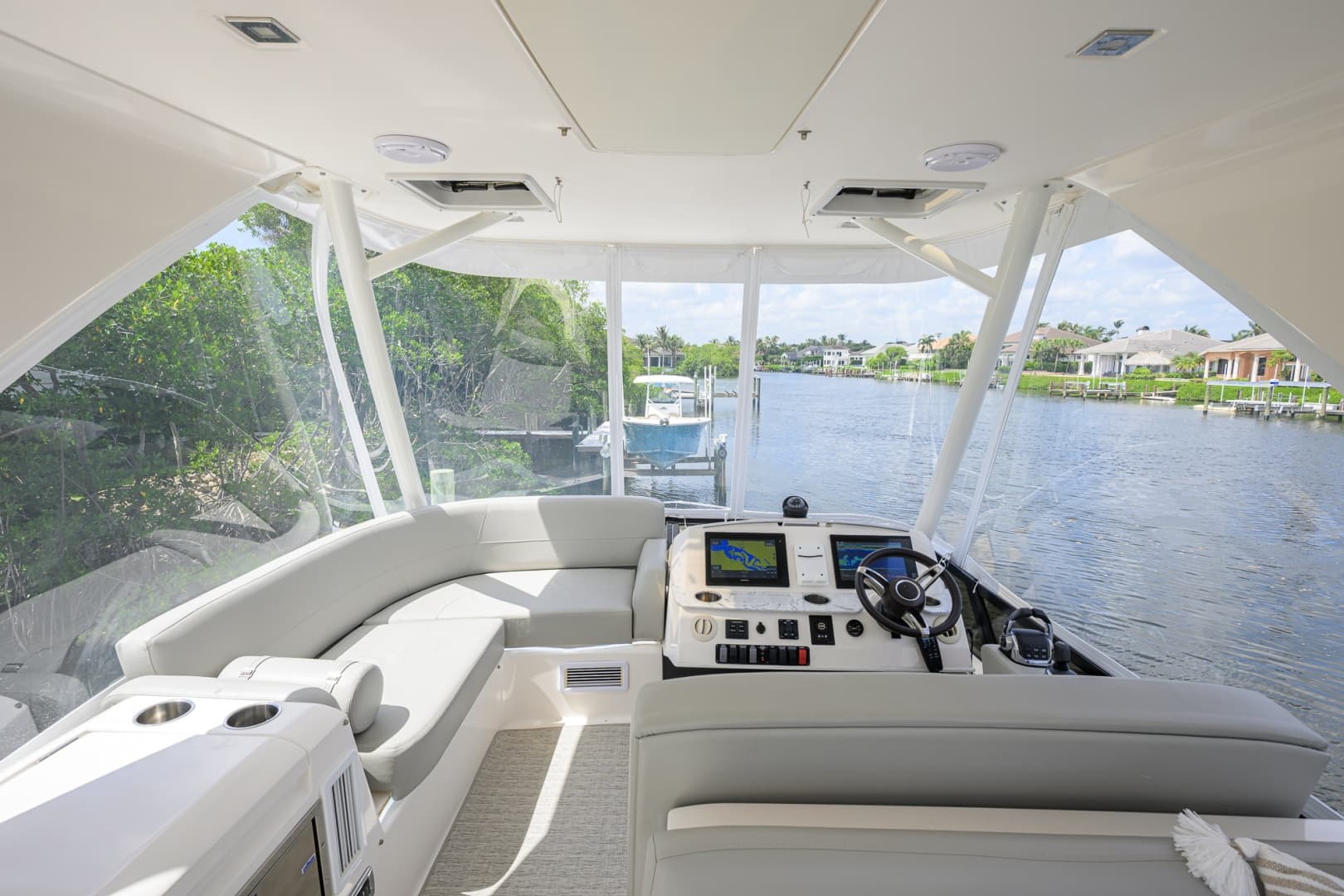 Tiara 44 Daybreak - Exterior Flybridge