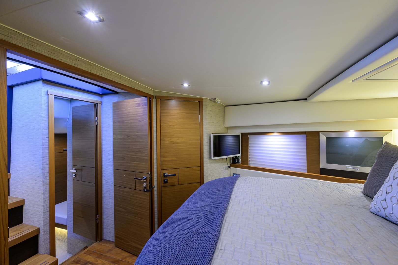 Tiara 44 Daybreak - Interior Stateroom