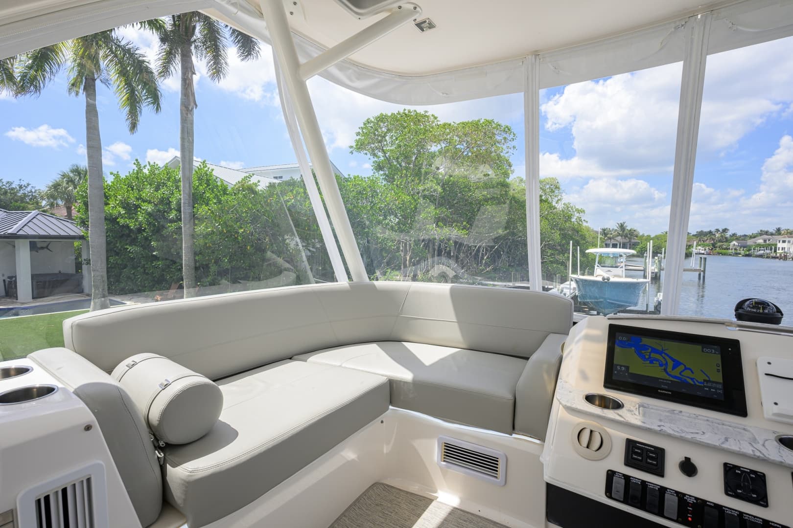 Tiara 44 Daybreak - Exterior Flybridge