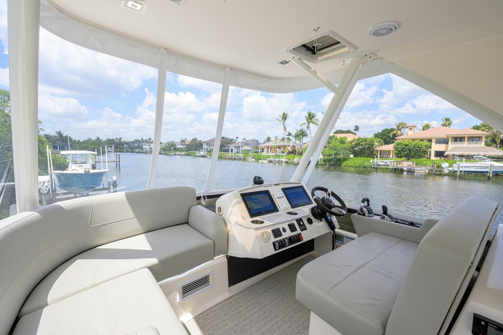 Tiara 44 Daybreak - Exterior Flybridge