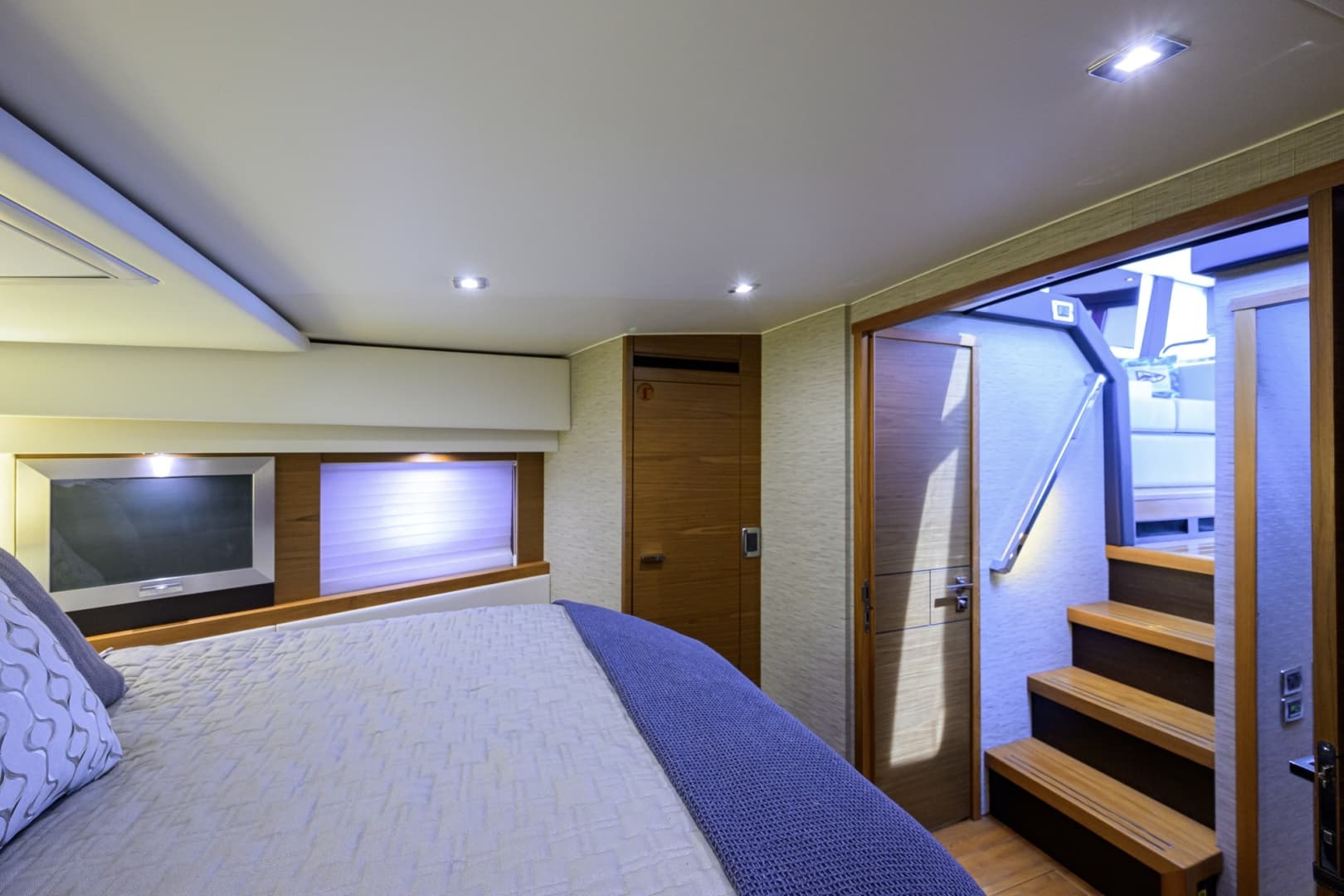 Tiara 44 Daybreak - Interior Stateroom