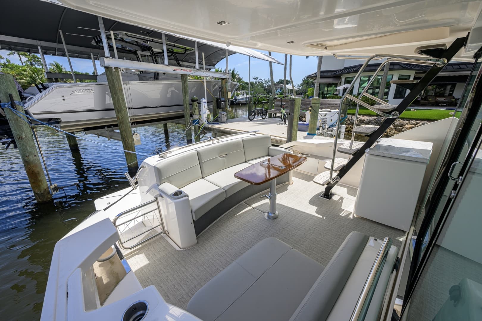 Tiara 44 Daybreak - Exterior Aft Deck