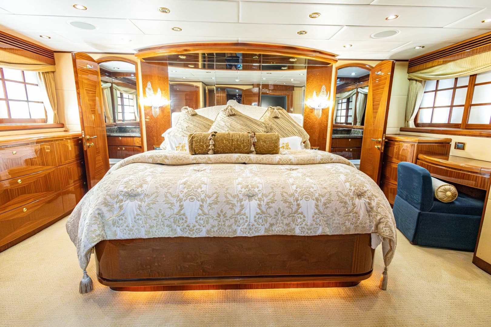 2008 Hargrave Enclosed Skylounge