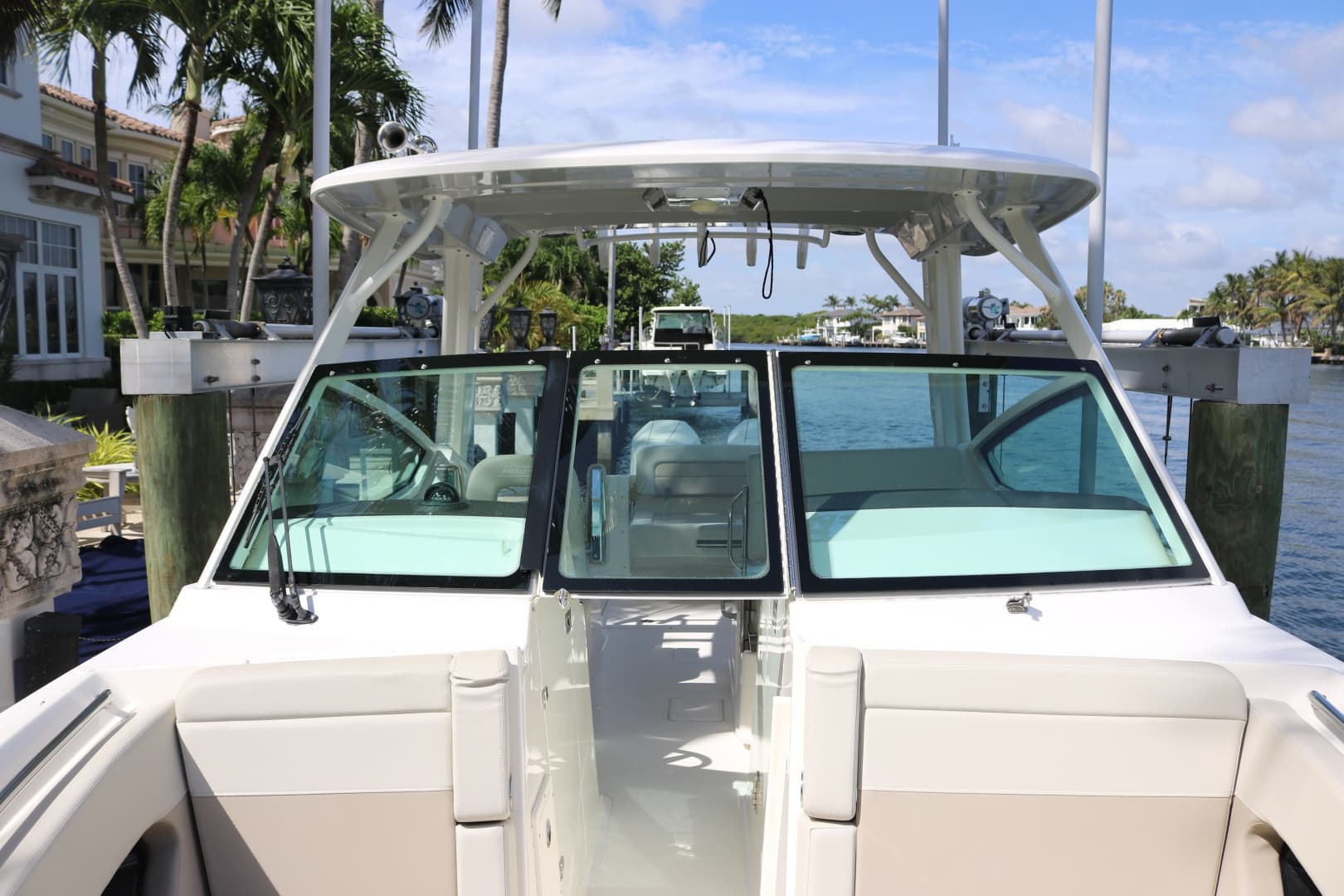 Boston Whaler 28 NO FILTER - Forward Seating