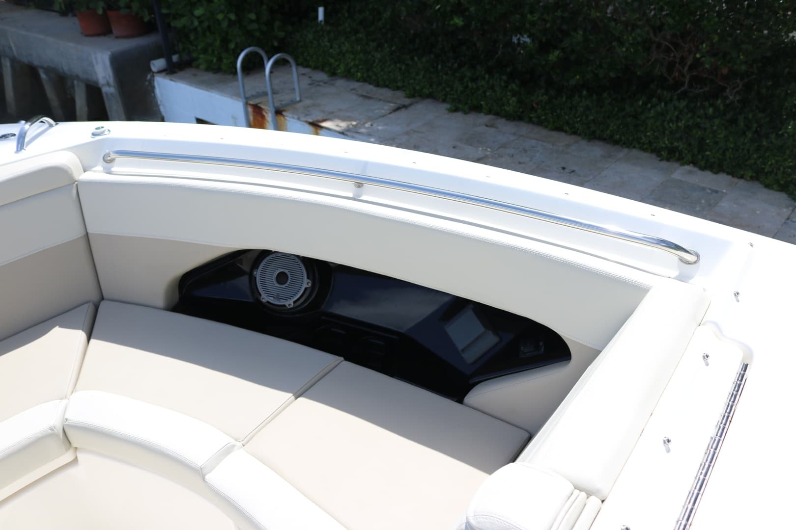 Boston Whaler 28 NO FILTER - Bow
