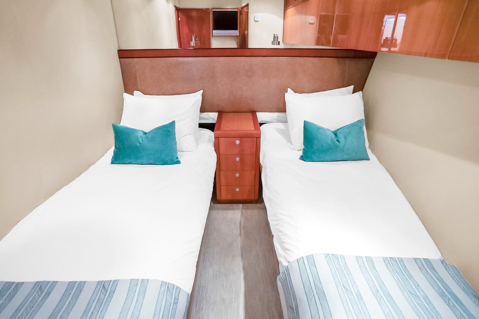 2008 Hatteras Convertible