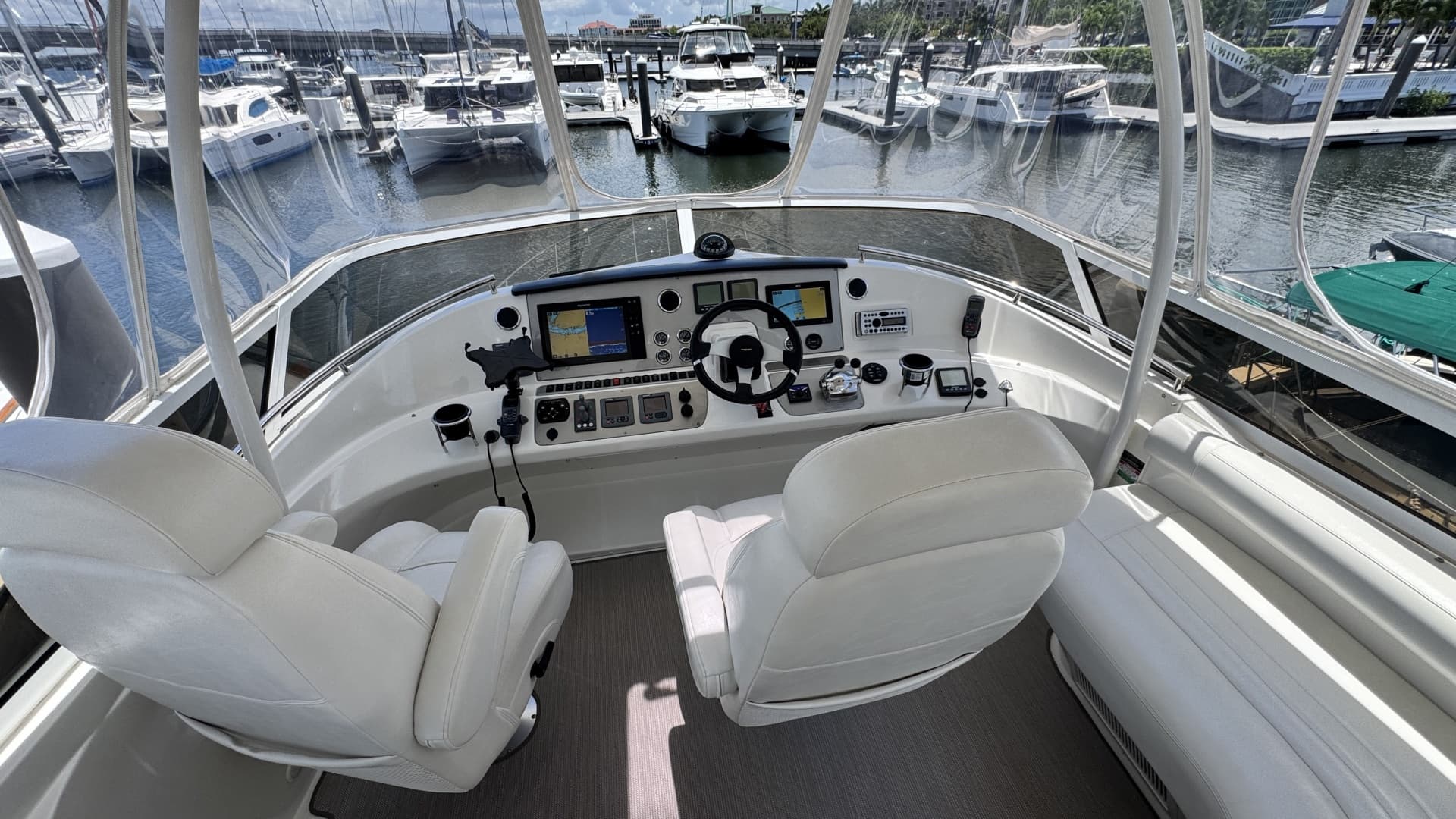 2007 Carver 47 Cockpit Motor Yacht