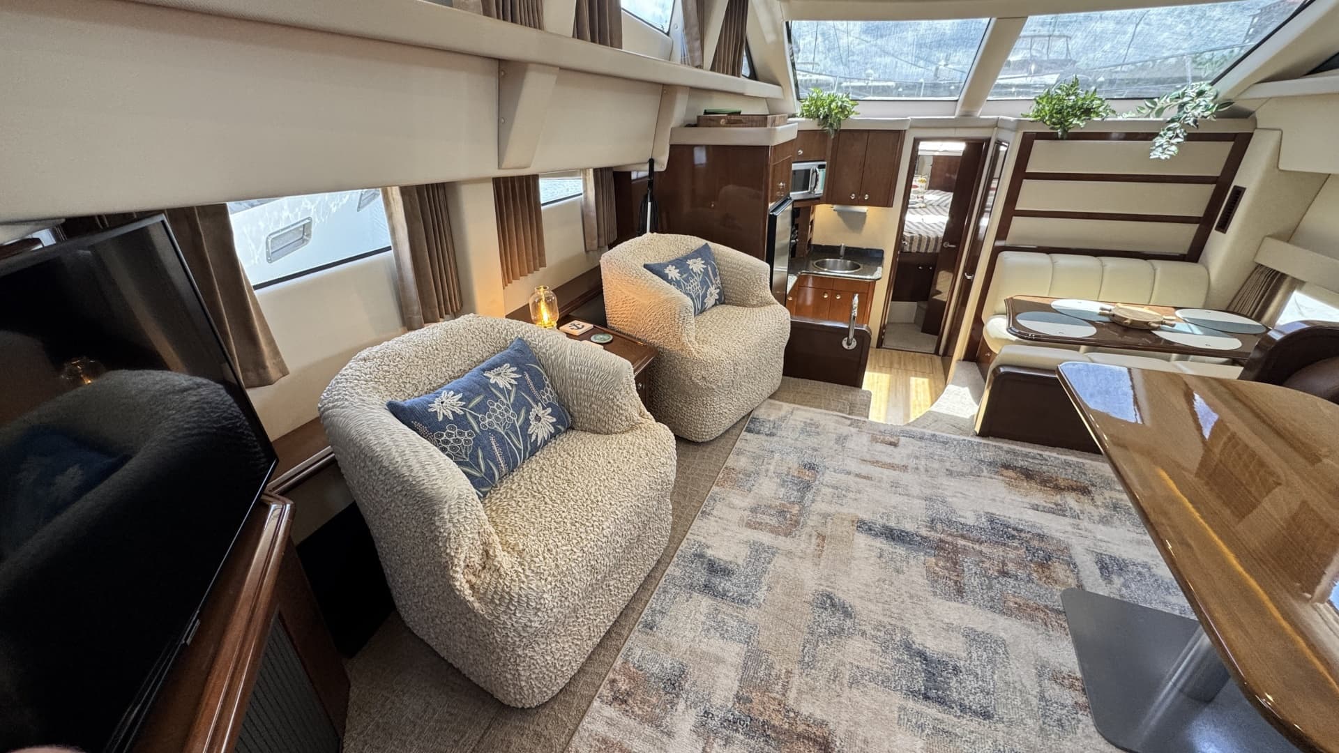 2007 Carver 47 Cockpit Motor Yacht