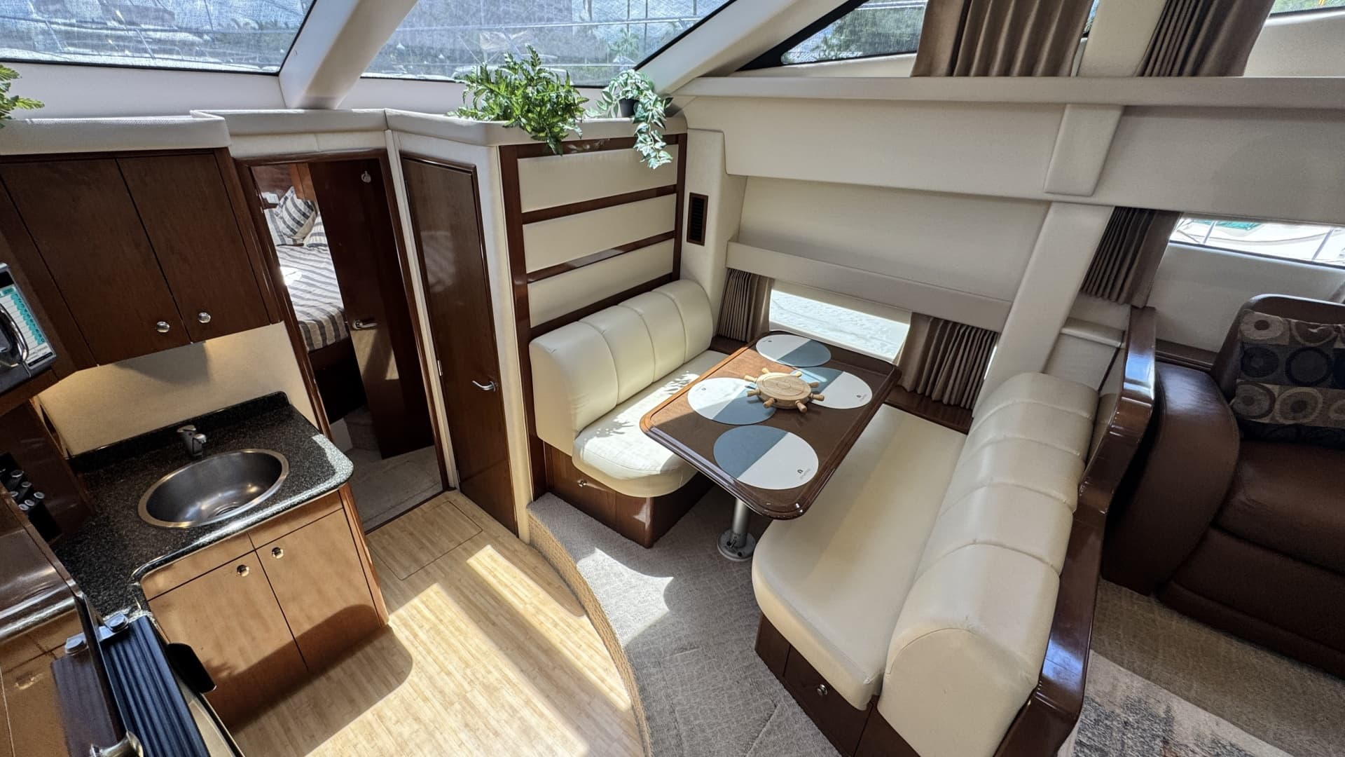 2007 Carver 47 Cockpit Motor Yacht