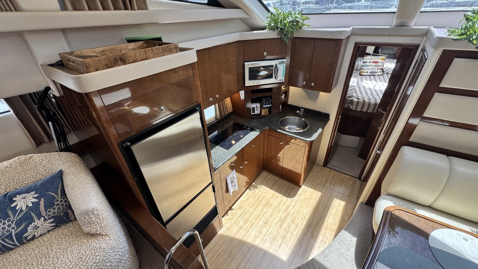 2007 Carver 47 Cockpit Motor Yacht