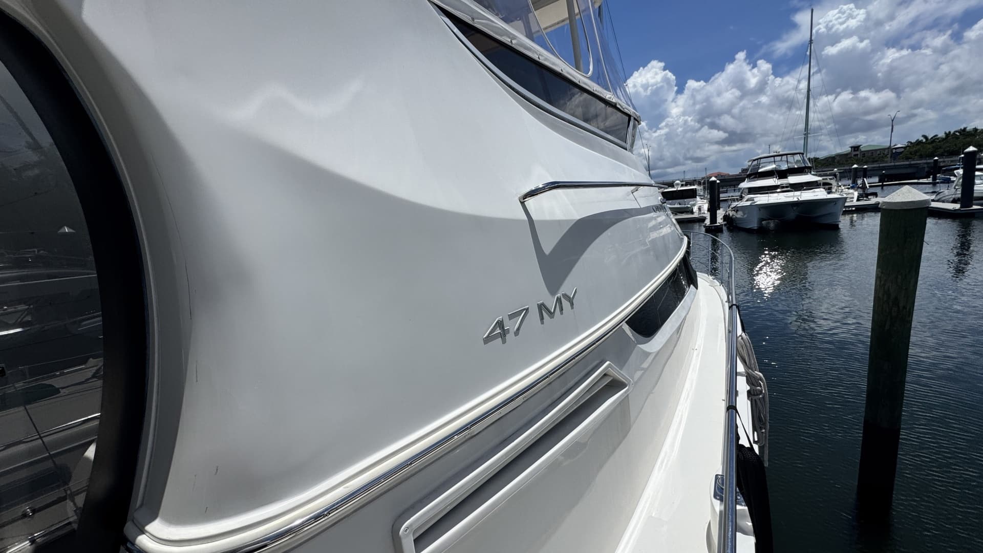 2007 Carver 47 Cockpit Motor Yacht