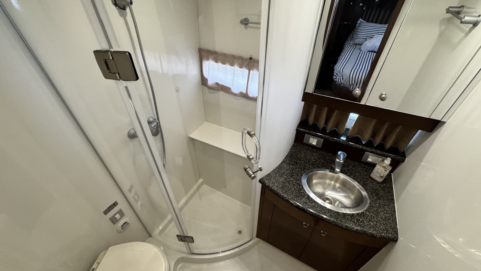 2007 Carver 47 Cockpit Motor Yacht