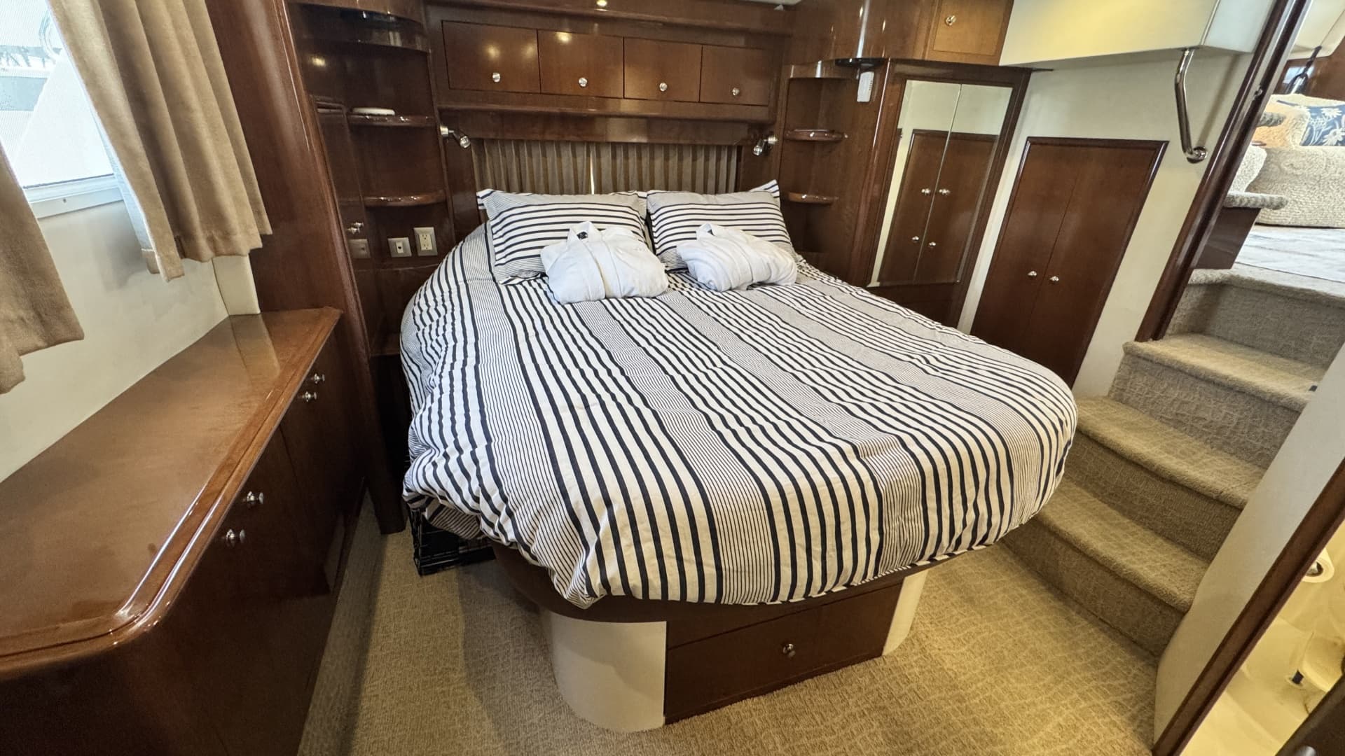 2007 Carver 47 Cockpit Motor Yacht