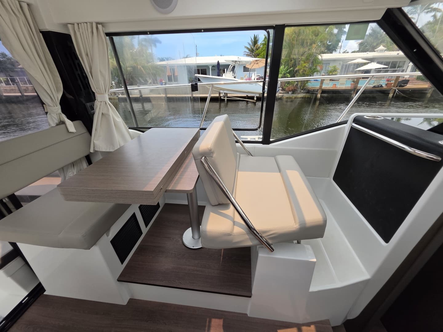 2025 Jeanneau NC 895 Series 2