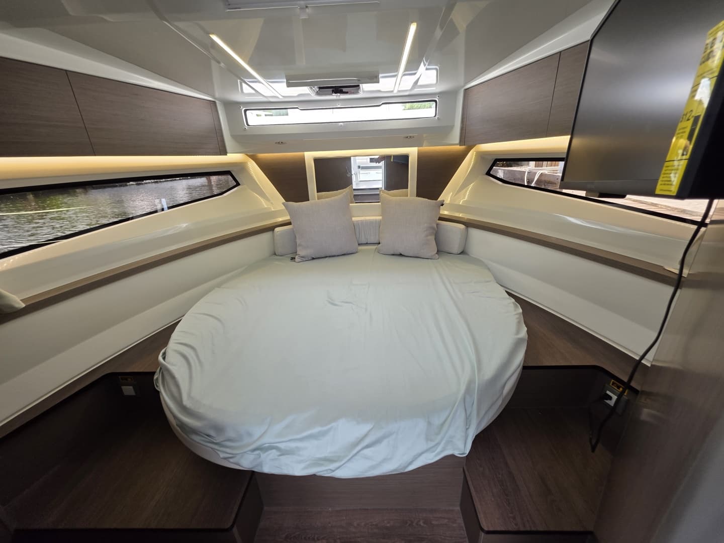 2025 Jeanneau NC 895 Series 2