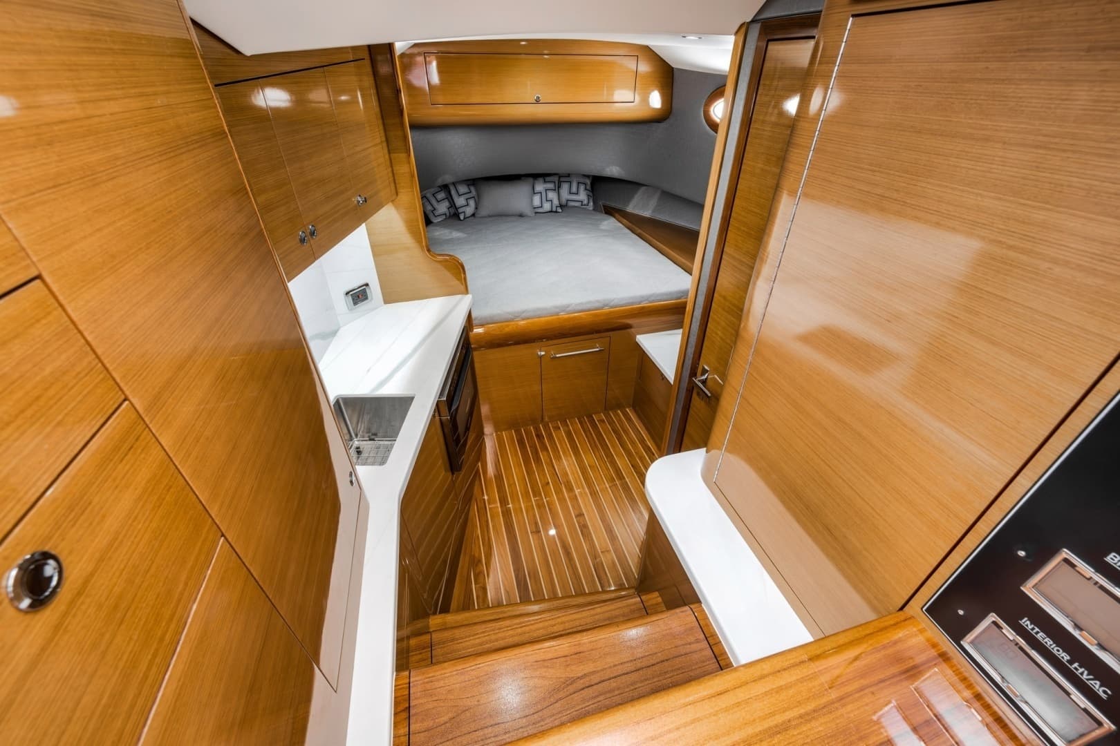 2022 Winter Custom Yachts 38 Walk Around