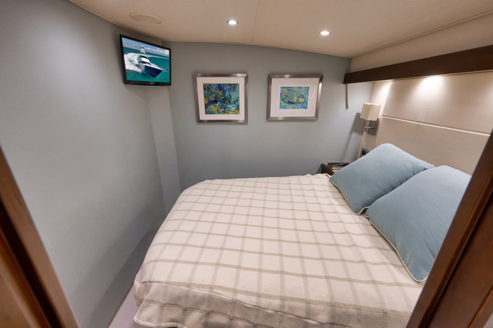 2015 Viking 76 Enclosed Bridge