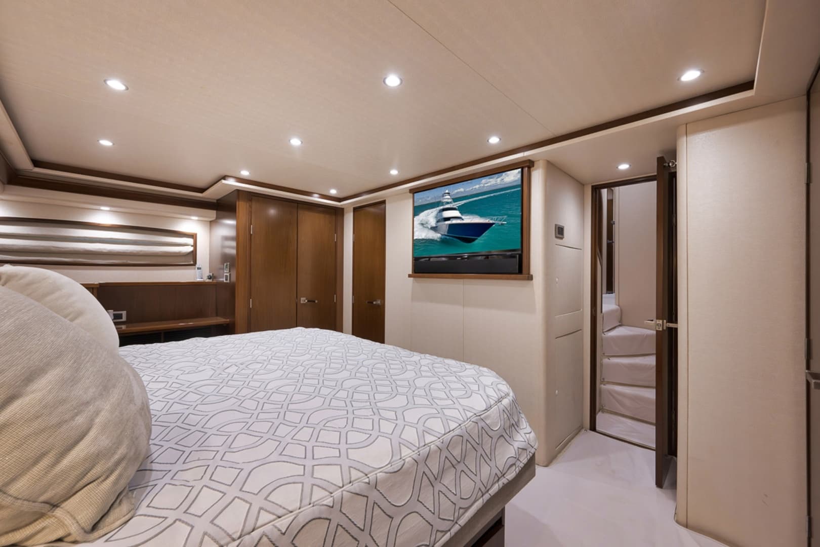 2015 Viking 76 Enclosed Bridge