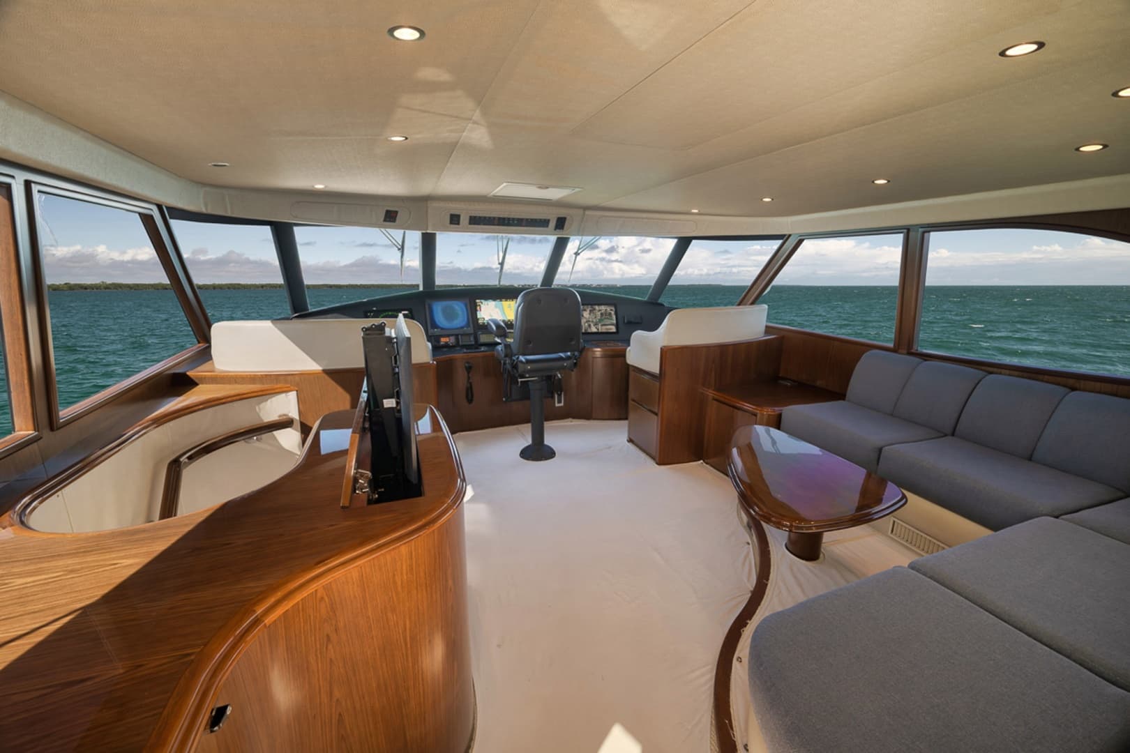 2015 Viking 76 Enclosed Bridge