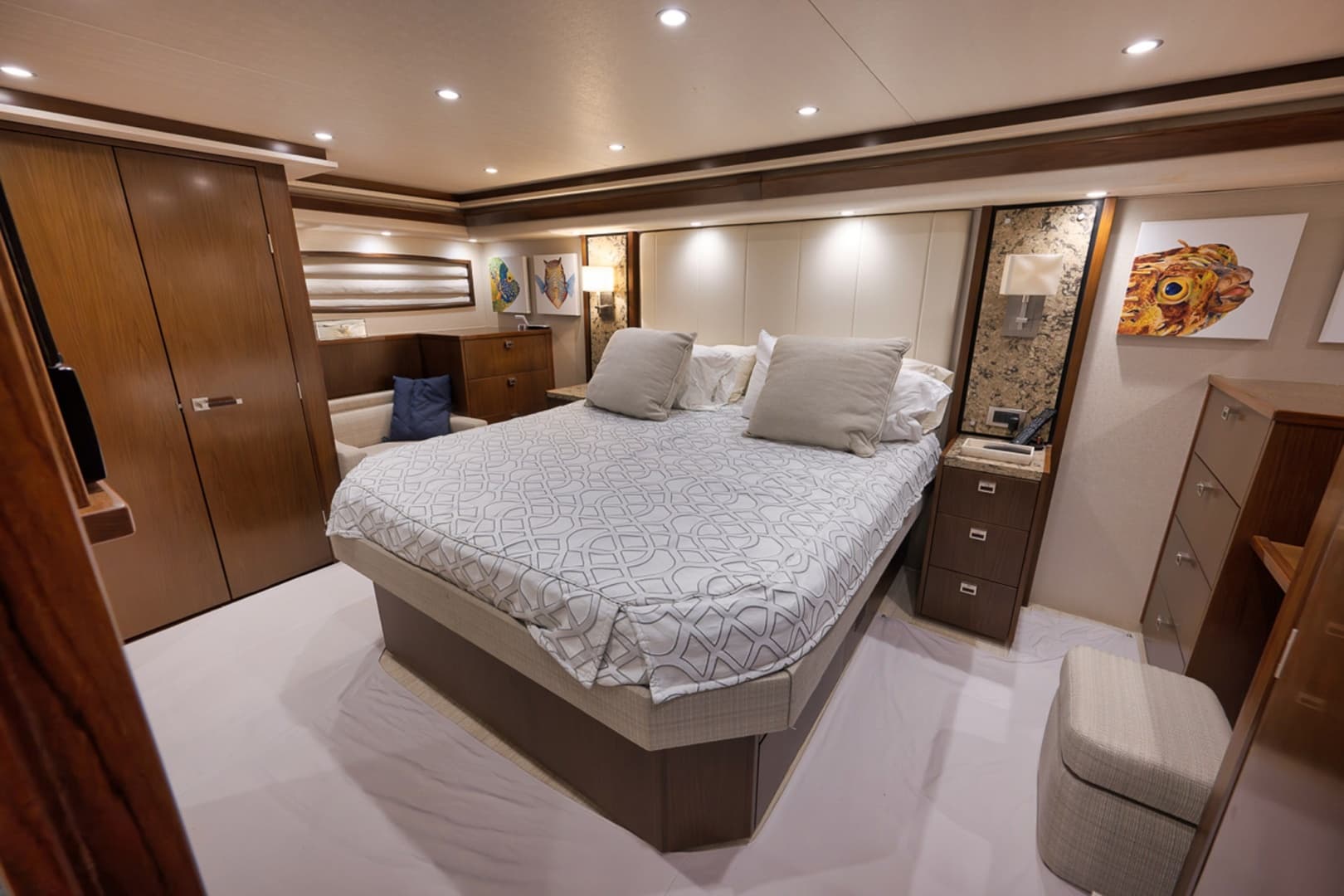 2015 Viking 76 Enclosed Bridge