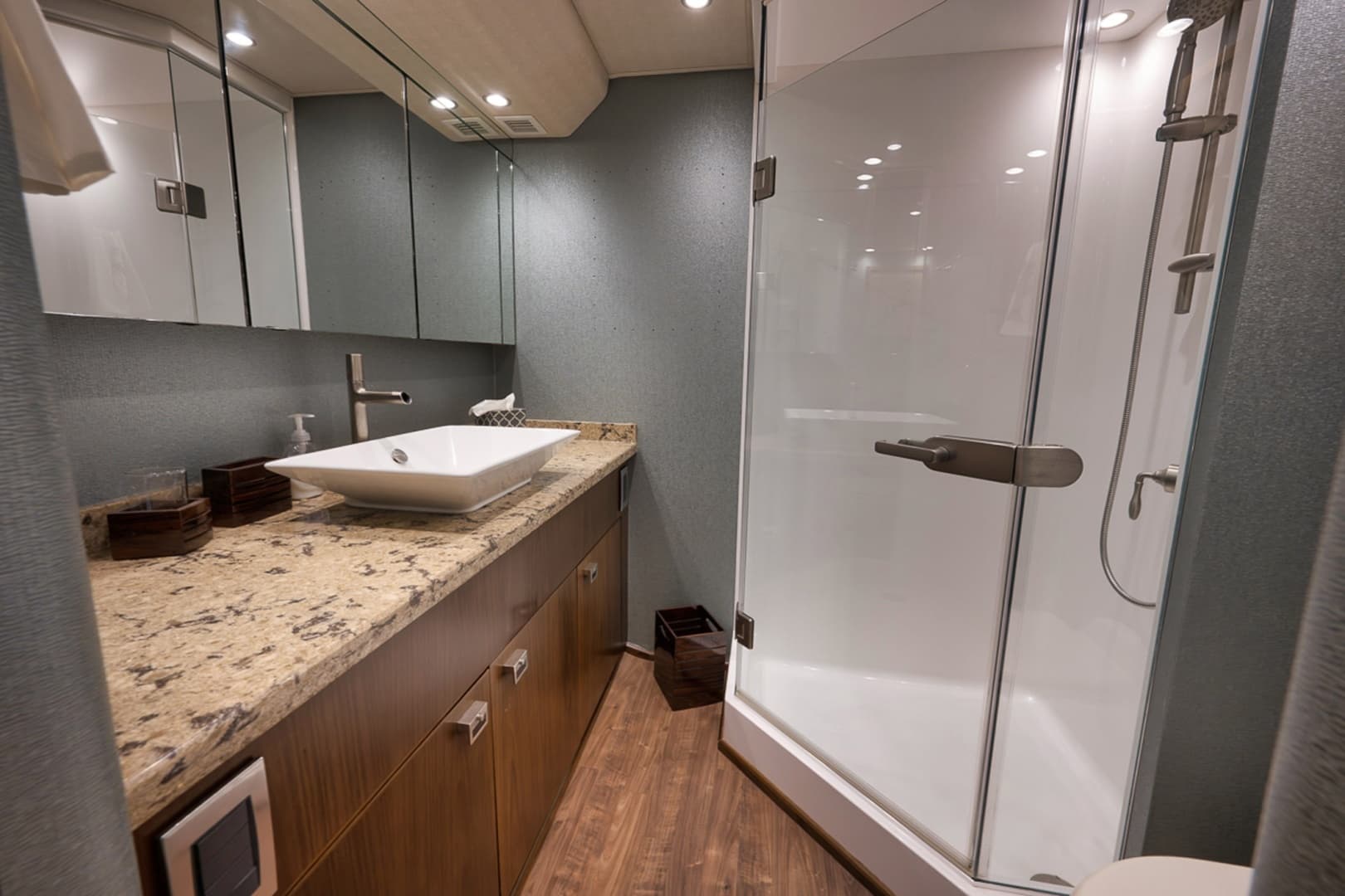 2015 Viking 76 Enclosed Bridge