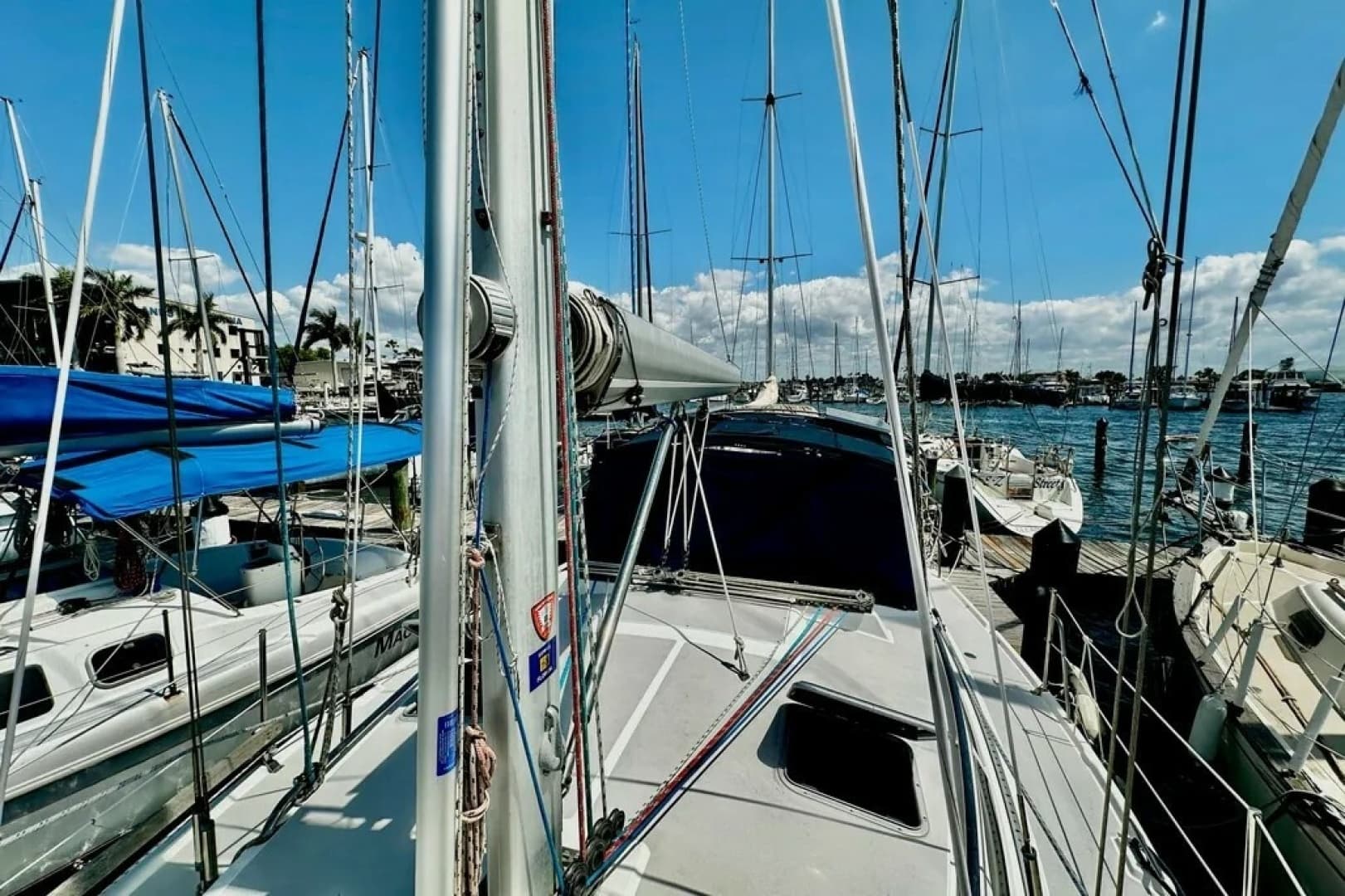 2005 Catalina 350