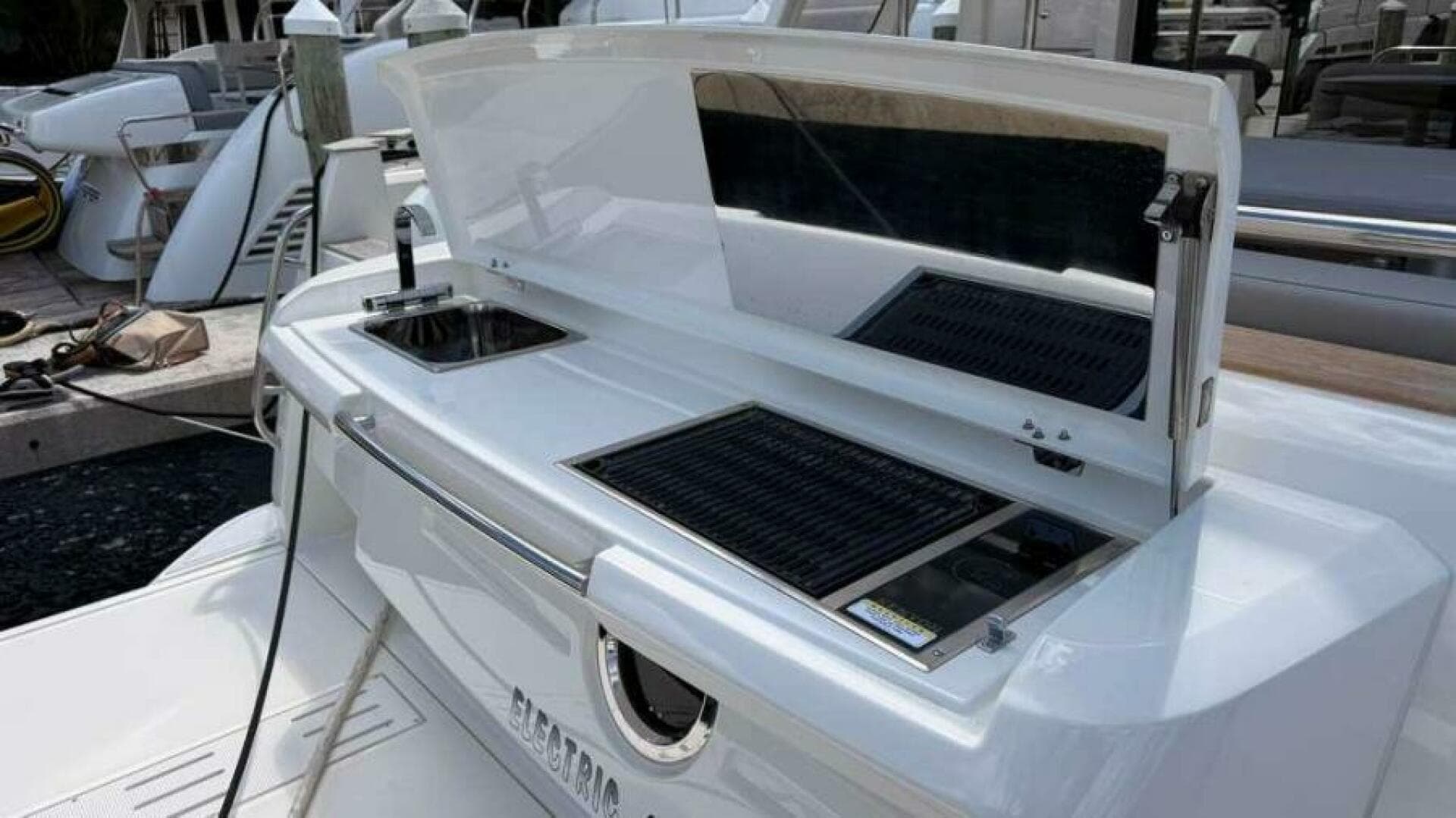 2024 Greenline 48 Fly Hybrid