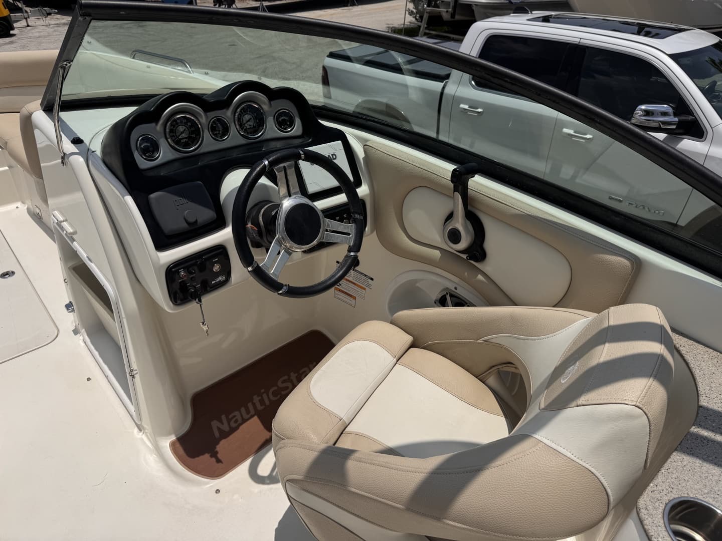 2018 NauticStar 243 DC