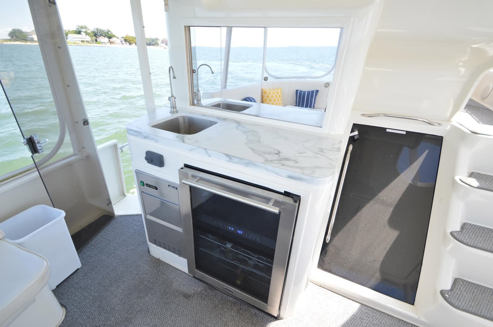 1995 Ocean Cockpit Motor Yacht