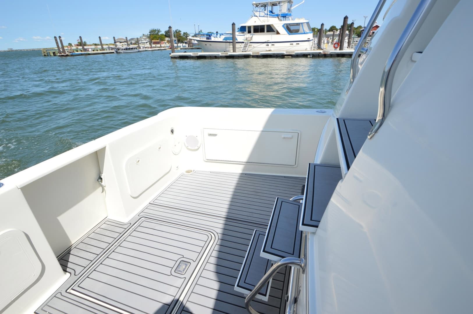 1995 Ocean Cockpit Motor Yacht