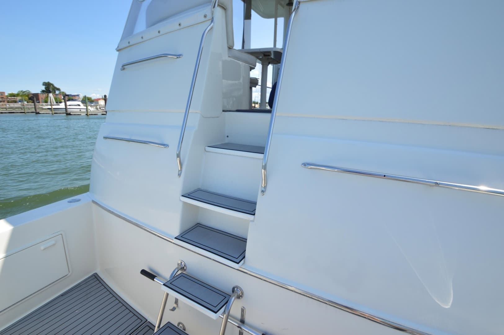 1995 Ocean Cockpit Motor Yacht