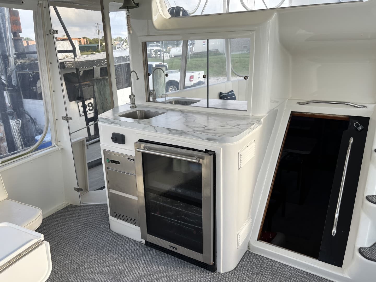 1995 Ocean Cockpit Motor Yacht