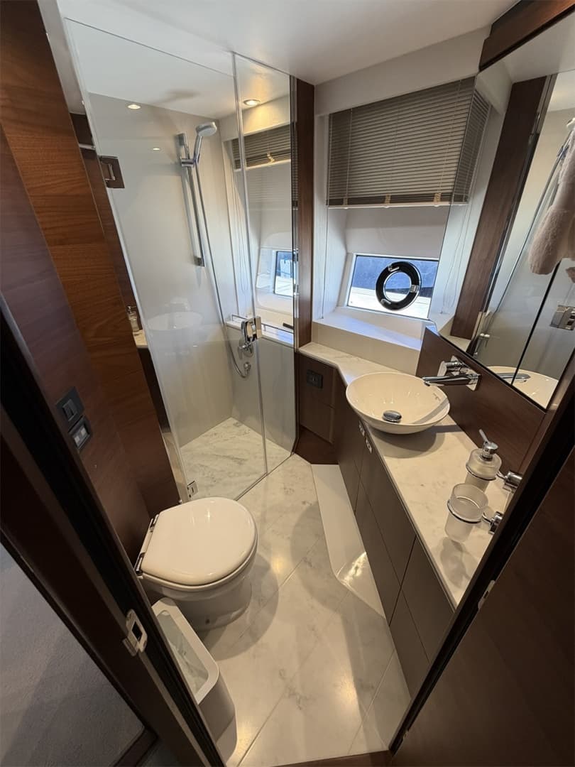 Fwd head/shower