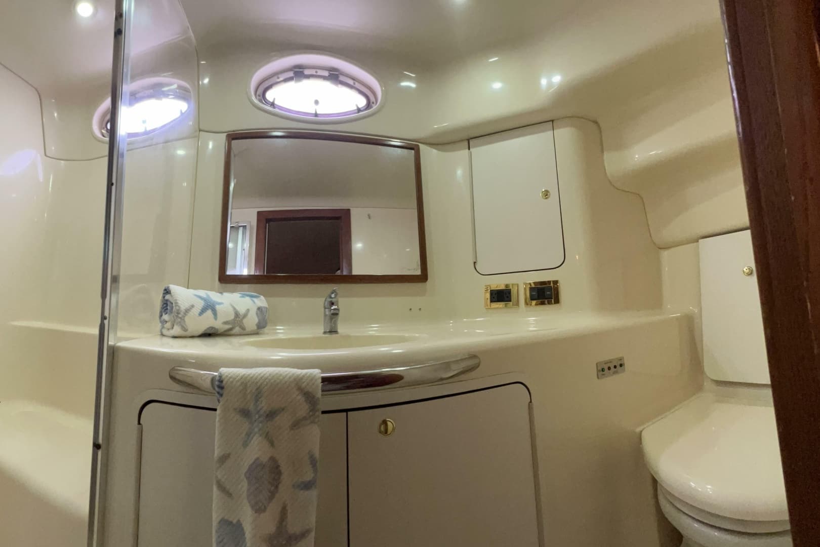 1999 Sea Ray 420 Aft Cabin