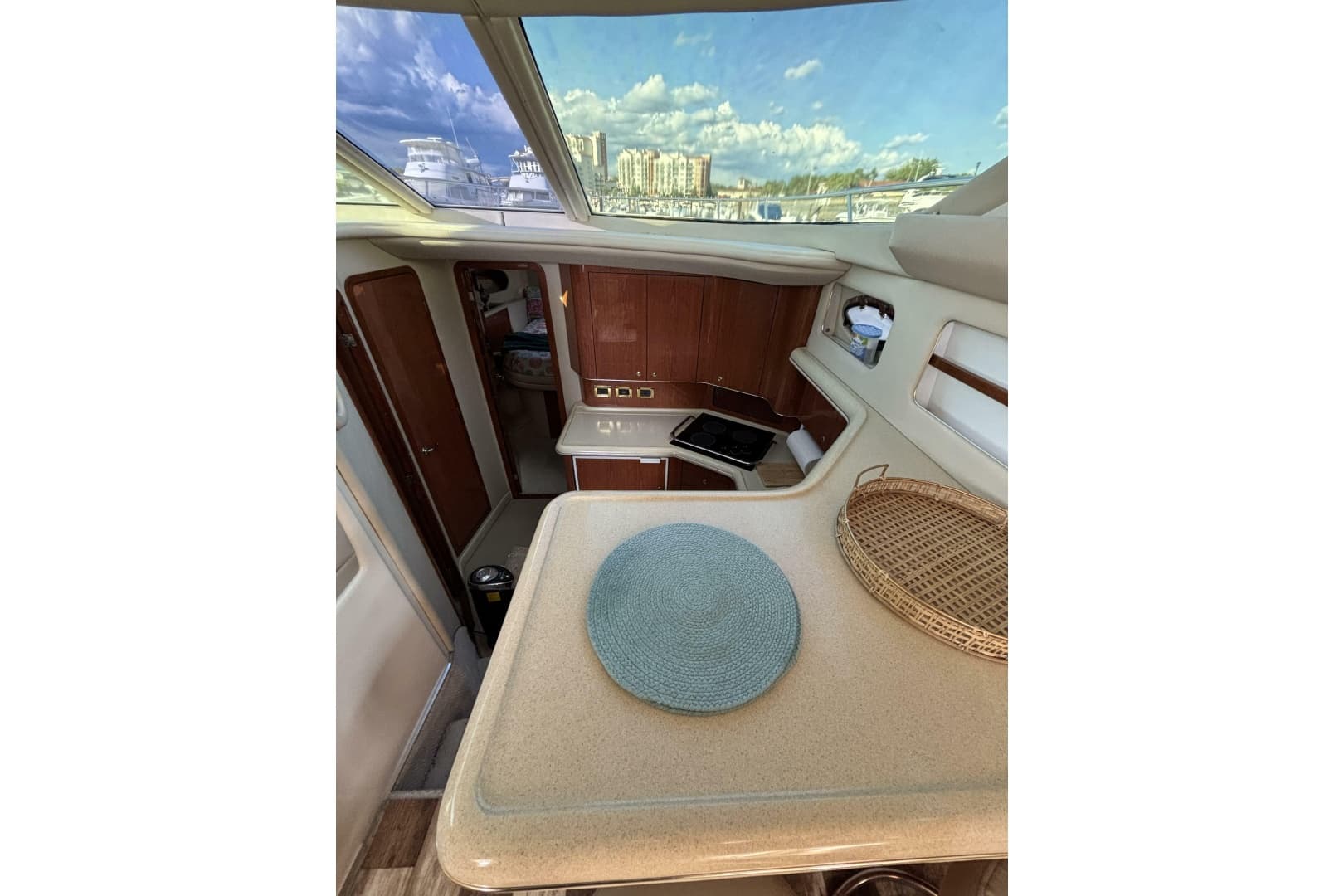 1999 Sea Ray 420 Aft Cabin
