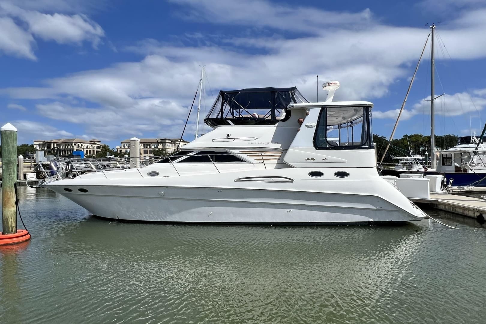 1999 Sea Ray 420 Aft Cabin
