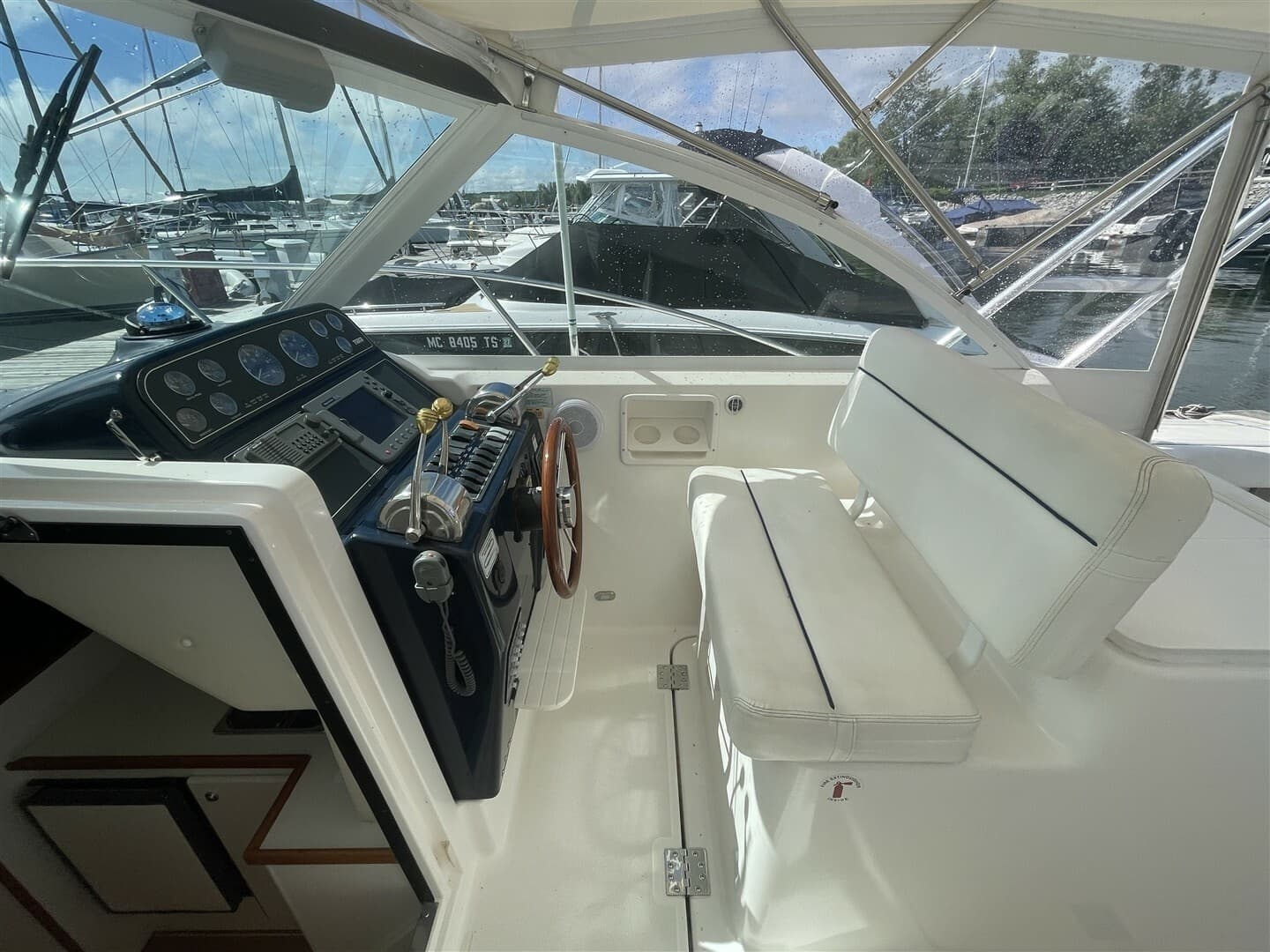 2000 Tiara Yachts 2900 Coronet Harbor Edition