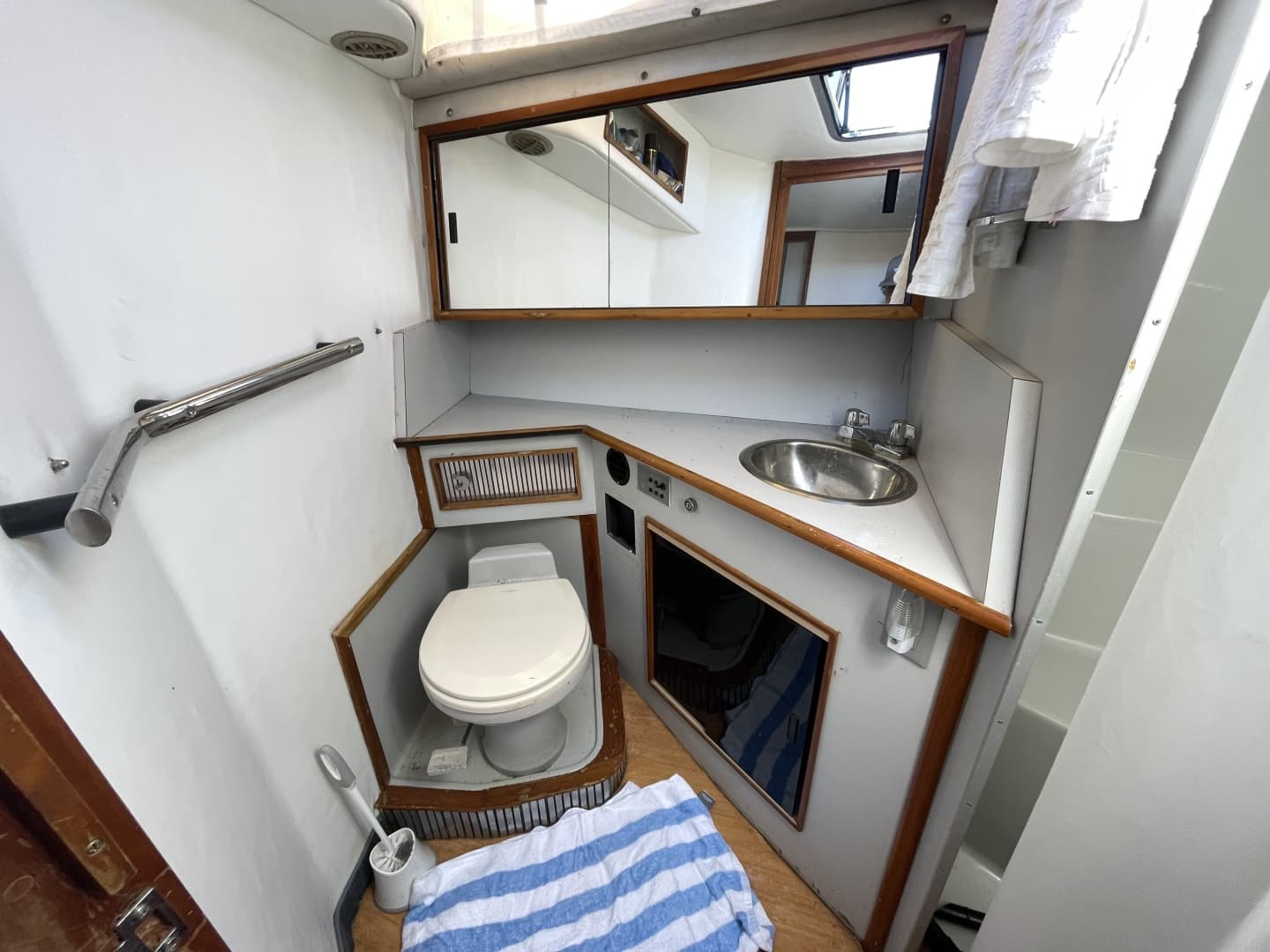 1990 Sea Ray 390 Express Cruiser