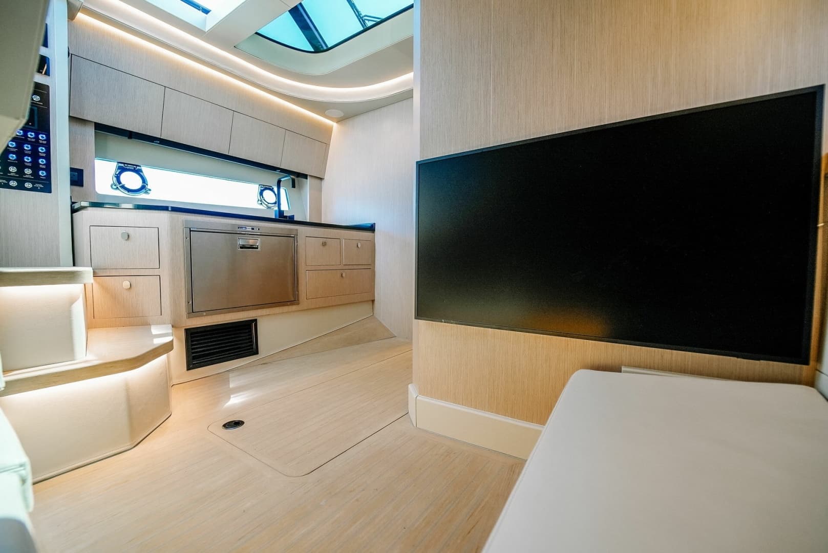 2027 Focus Motor Yachts 3X