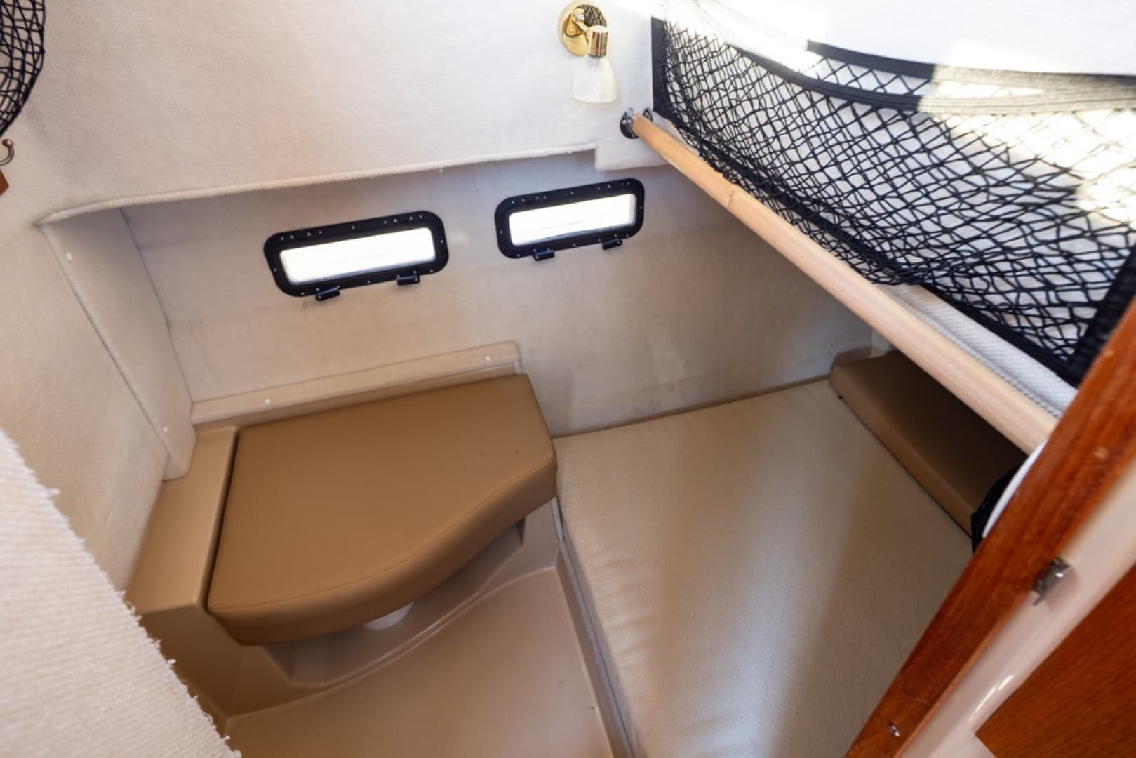 Guest Cabin Head