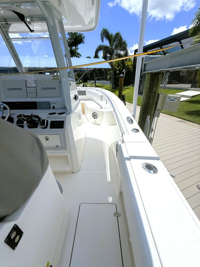 2021 Cobia 280CC