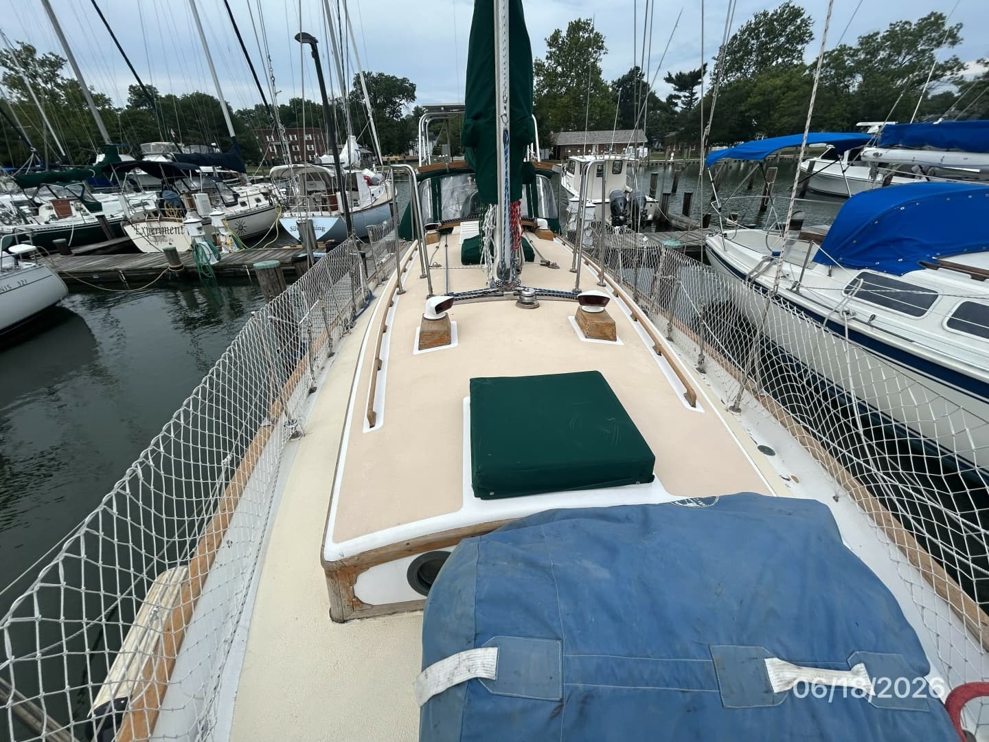37' Tayana foredeck aft