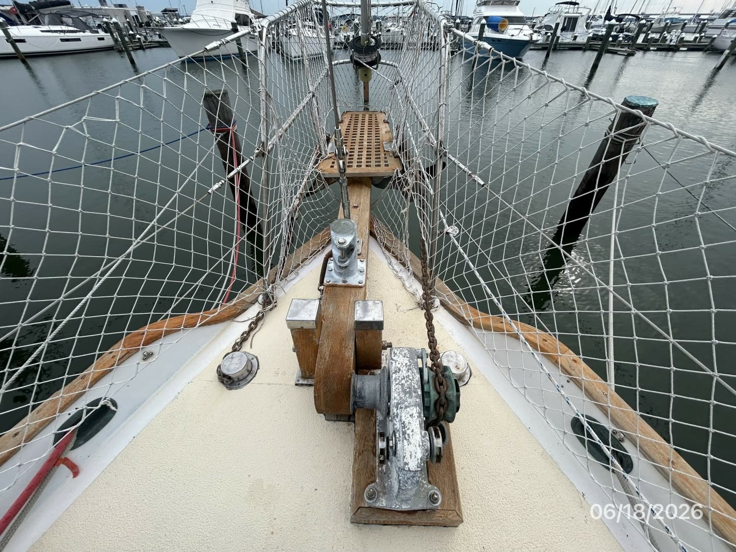37' Tayana anchor windlass1