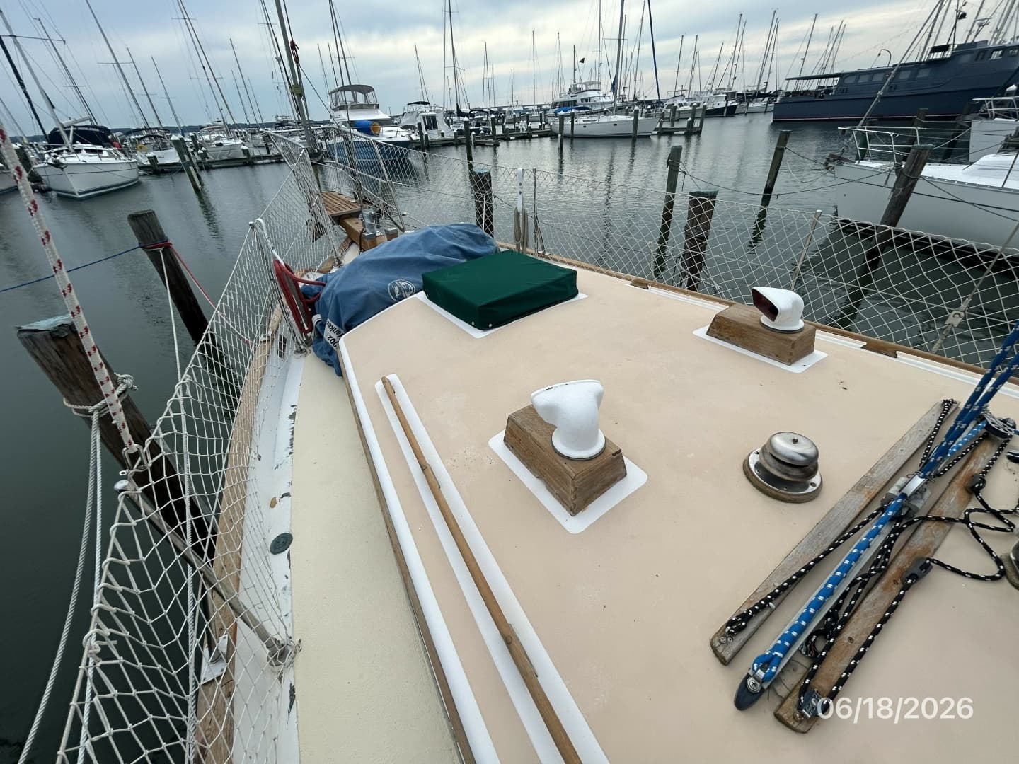 37' Tayana foredeck1