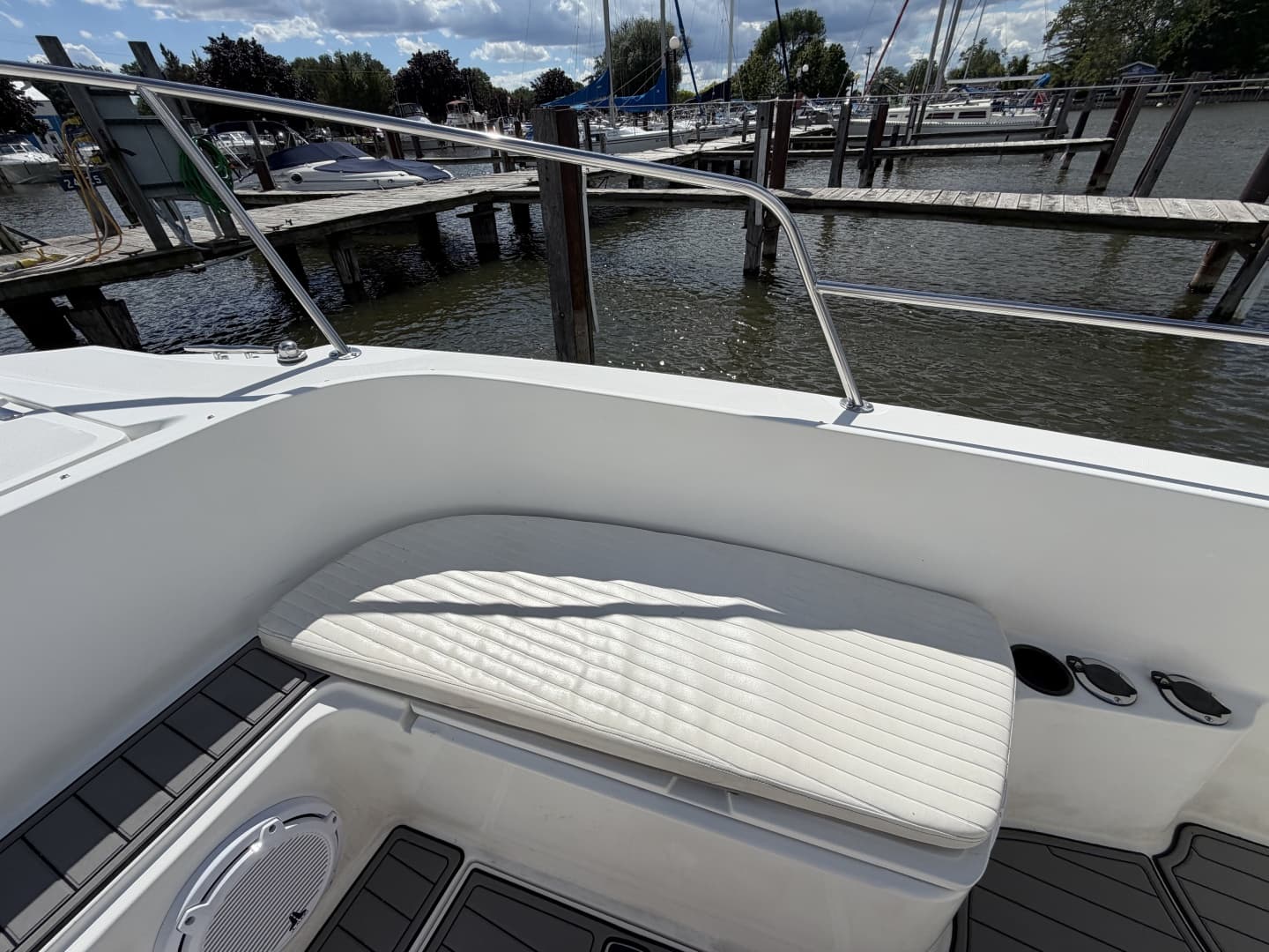 1999 Boston Whaler 26 Outrage