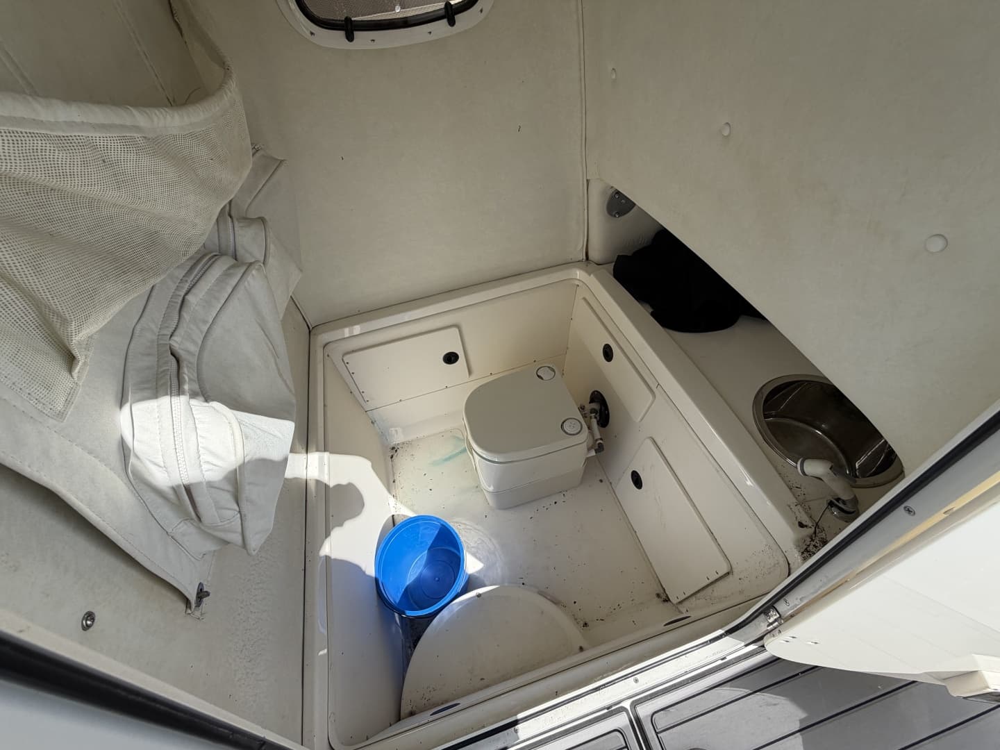 1999 Boston Whaler 26 Outrage