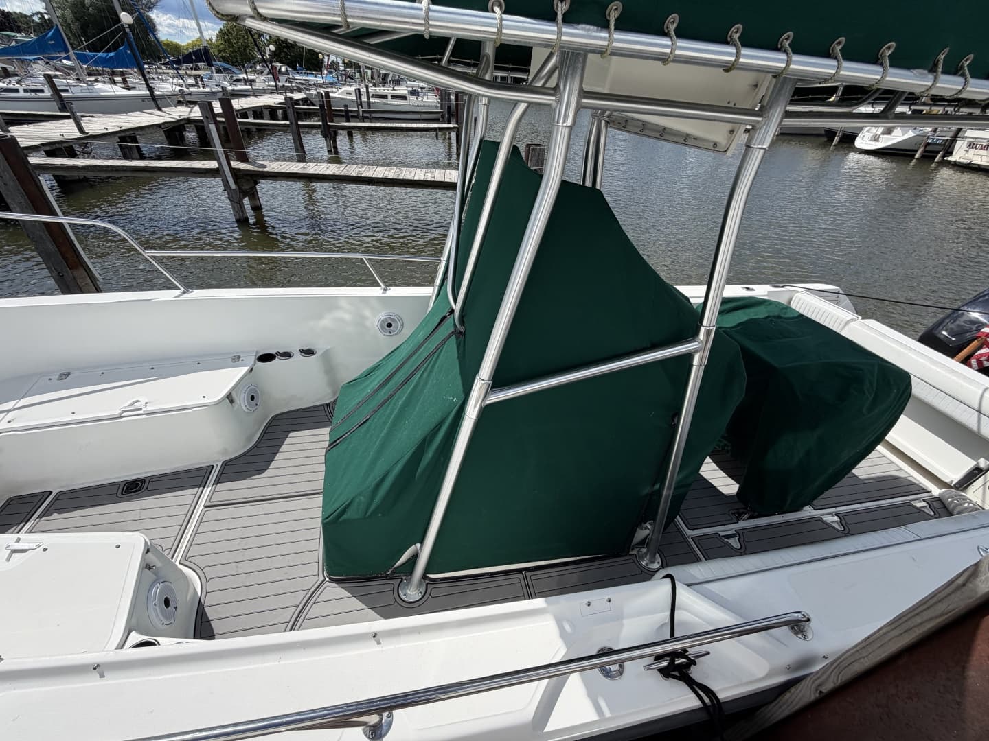 1999 Boston Whaler 26 Outrage