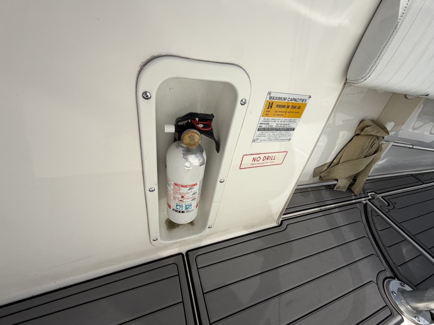 1999 Boston Whaler 26 Outrage