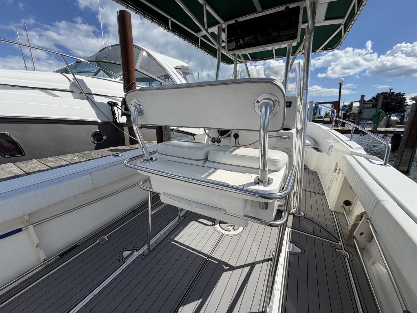 1999 Boston Whaler 26 Outrage
